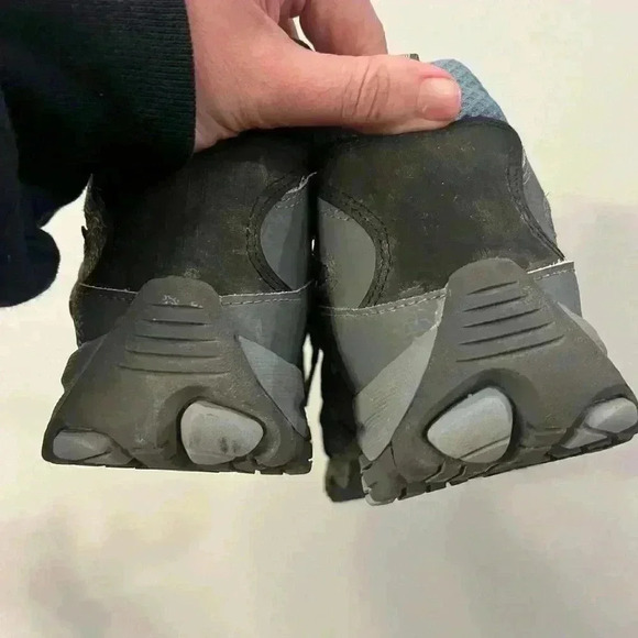 Kids size 5.0M Merrell Moab hiking shoe/boot - Picture 4 of 6